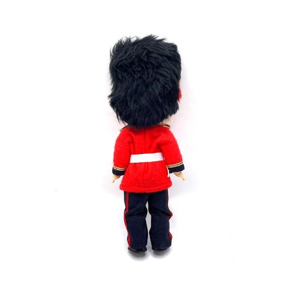 VTG Harrods Guardsman Amanda Jane doll w/ original packaging - Picture 2 of 8